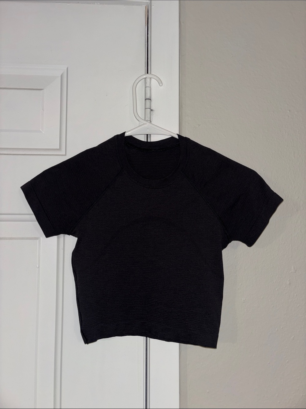 lululemon Swiftly Tech Cropped Short-Sleeve Shirt 2.0 | Black, size 2 - Picture 2 of 4